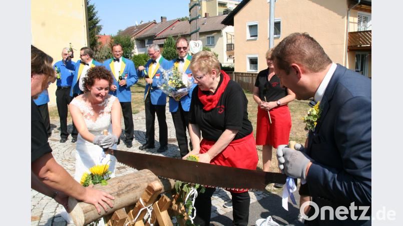 Tanja Rasp und Thomas Hofmann müssen kräftig zupacken. fpoz