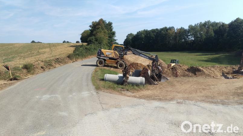 Achtung Umleitung. Jetzt wird die Ortsverbindungsstraße zwischen Pleisdorf und Bernstein ertüchtigt. exb