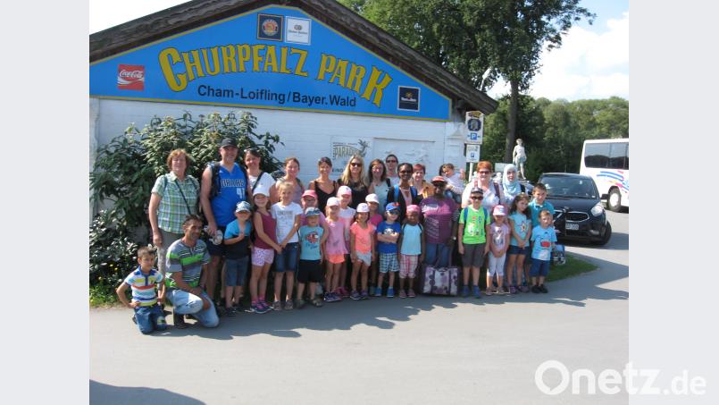 Begeistert sind die Buben und Mädchen von der Ausflugsfahrt des Kemnather Kinderschutzbundes in den Churpfalzpark. jzk