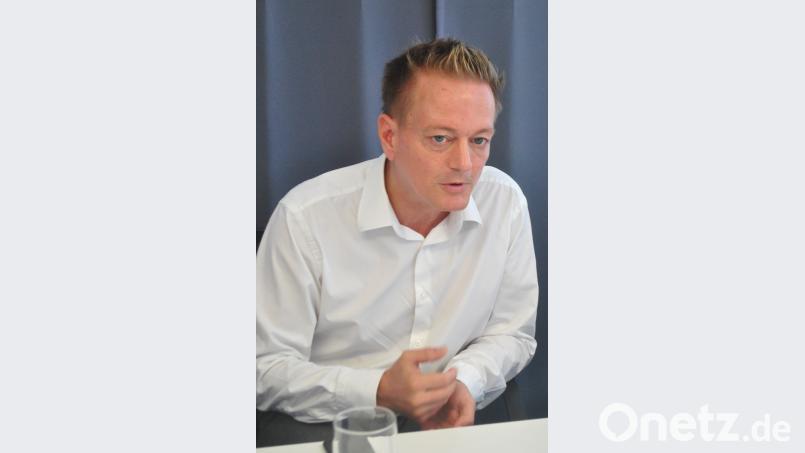 Als sehr aufmerksamer Zuhörer zeigt sich MdL Karl Straub. no