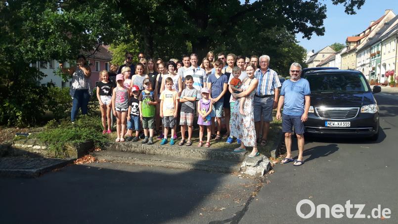 Gemeinsam mit dem CSU-Ortsverband Neustadt am Kulm machen sich die Kinder auf zum Monte Kaolino in Hirschau. alr