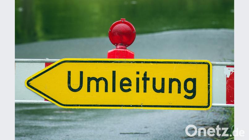 Auf der Strecke zwischen Burglengenfeld und Schmidmühlen wird gebaut. Symbolbild: David Ebener/dpa