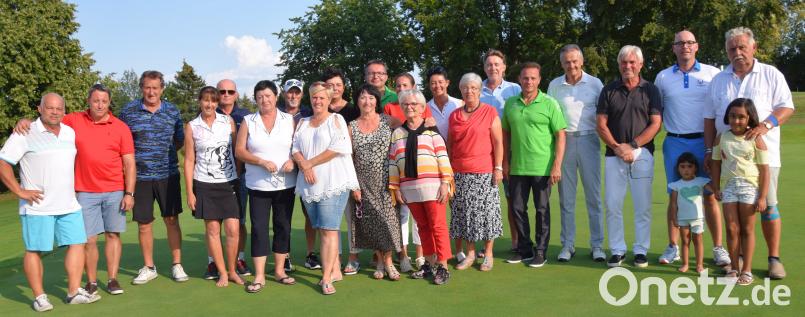 Trotz Glutofenhitze waren bei Turnier um den Spielführer- und Clubmanager-Cup 84 Teilnehmer beim Golf und Landlcub in Schmidmühlen am Start. Links Vizepräsident Reinhard Kämpf und Clubmanager Christian Martin. Rechts Spielführer Reinhold Scharl bö