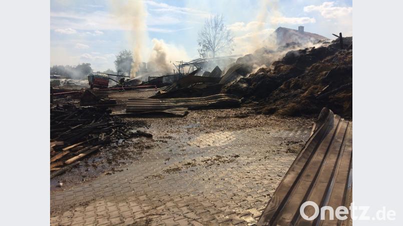 Die Brandwache dauert die ganze Nacht zum Samstag. Feuerwehr Hohenburg