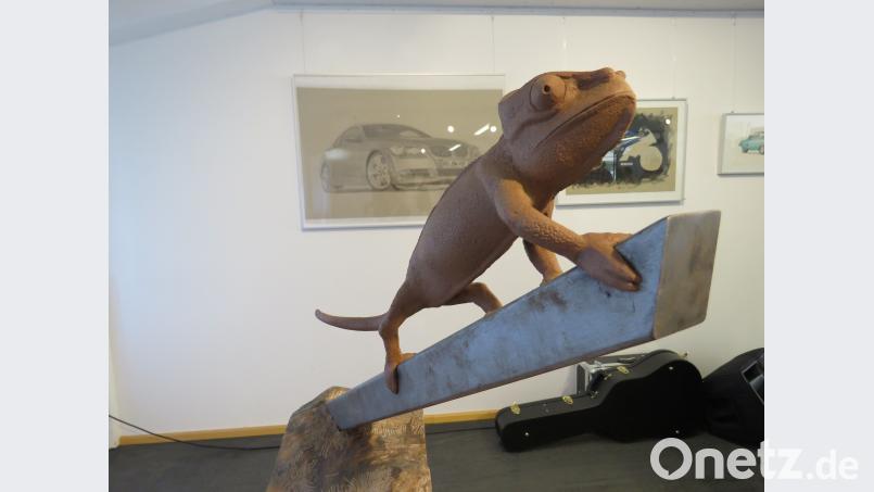 Wie aus einer Kunststoffmasse eine Tierdarstellung designt wird, zeigt die Skulptur dieses Geckos. Ulla Britta Baumer