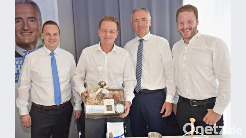 Einer Diskussion über die Probleme des Mittelstands stellen sich (von links) Jungunternehmer Sebastian Zeisig, die Landtagsabgeordneten Karl Straub und Harald Schwartz sowie Bezirkstagslistenkandidat Henner Wasmuth. no