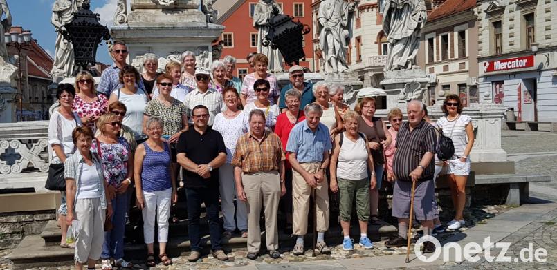 Auf dem Stadtplatz von Maribor versammelt sich die Kemnather Reisegruppe zu einem Erinnerungsfoto. jzk