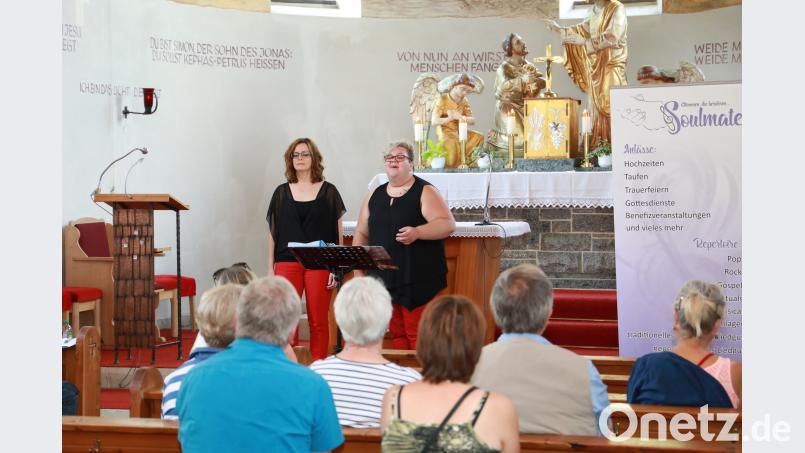 Musikalisch zeigte "Soulmate" (von links) mit den Sängerinnen Stefanie Gröger und Bettina Mildner ihr Können. njn