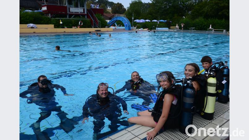 Nach sorgfältiger Einweisung geht es mit Ausrüstung und fachkundiger Begleitung unter Wasser. bey