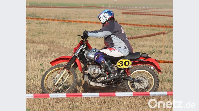 Solche umgebaute BMW-Motorräder legten den Grundstein für die weltweit erfolgreiche GS-Serie. Dieses besterhaltene Exemplar scheucht Frank Koser aus Waldmichelbach über den Parcours der Sonderprüfung. mfh