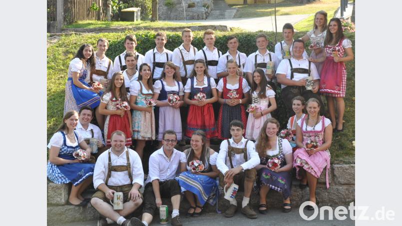 Die Kirwaleit haben in den vergangenen Jahren mit ihren Volkstänzen die Rosswampen-Kirwa von Woppenrieth weithin bekannt gemacht. Mit großem Idealismus bringen sich hier die jungen Leute in ihrer feschen Tracht ein. es