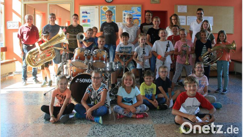 "Musik zum in die Hand nehmen" lautete das Motto der musikalischen Unterrichtsstunde mit erfahrenen Blasmusikern. Bild: wro