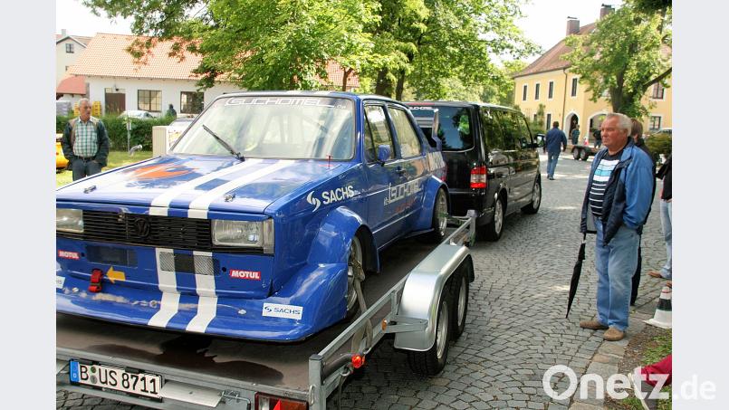 Bereits das Eintreffen der Fahrzeuge im Fahrerlager rund um den Schlossberg sorgte beim „Berg-Classic-Preis“ vor drei Jahren für Furore. Heuer sind 127 Fahrzeuge gemeldet. Bild: bsc
