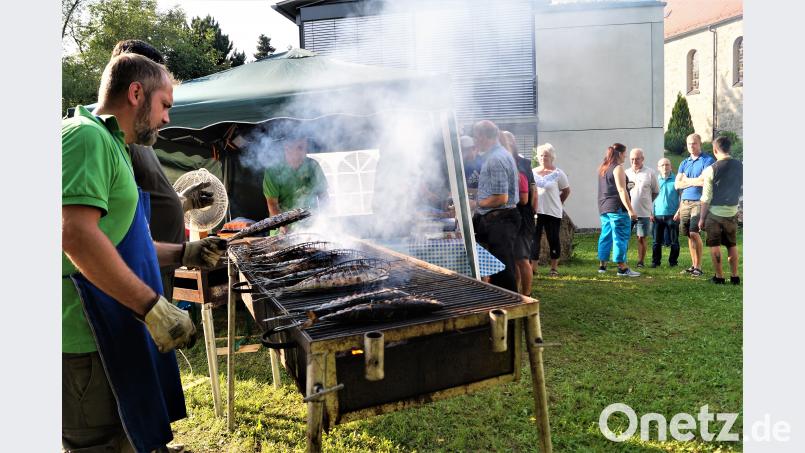 Die gefüllten Heringe und Makrelen sind beim Schlossbergfest seit Jahren gefragt. Bild: arw