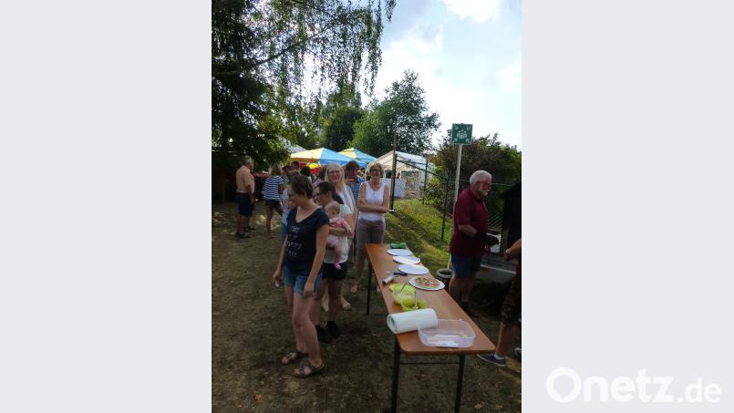 Reger Betrieb herrscht auf dem Festplatz der Neuhauser Siedler zum 60-jährigen Vereinsjubiläum. Bild: ser