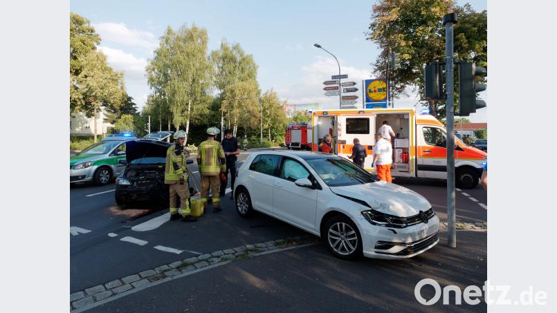 Unfall bei der Einmündung der St.-Peter-Straße in die Mitterteicher Straße. Bild: tr