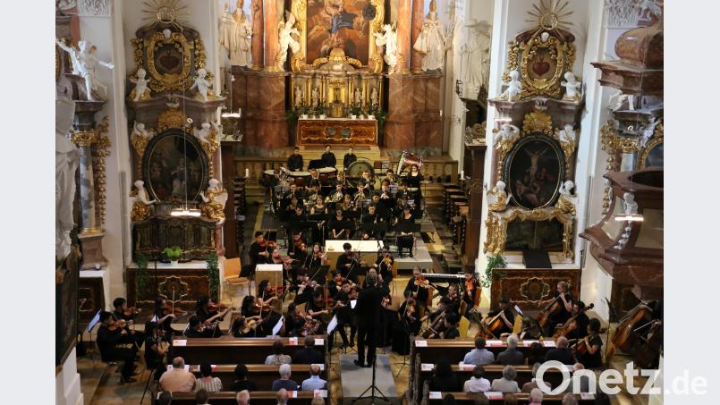 Klanggewaltig erfüllte das Auckland Youth Orchestra unter der Leitung von Antun Poljanich das barocke Gotteshaus. Bild: flk