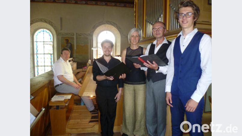 Karl Stepper, Alexander Kolleth, Sigrid Scholz, Oliver Trahndorff und Quirin Scholz (von links) bereiteten den Zuhörern einen Musikgenuss. Bild: tie