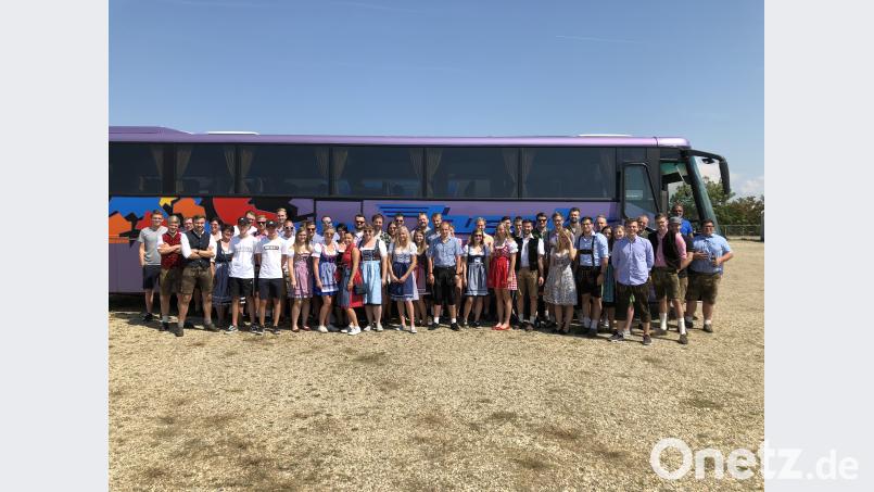 Der komplette Reisebus, den die Junge Union Kemnath zur Fahrt zum Gäubodenvolksfest organisierte, ist gefüllt. Bild: mde