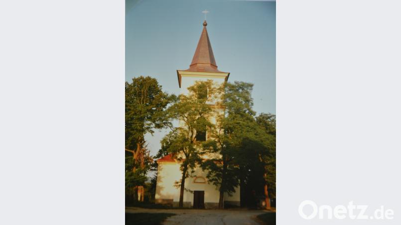 Hohen Besuch erhält am Samstag die kleine Dorfkirche von Oschelin, wenn der Bischof aus Pilsen, Tomas Holub, zum Festgottesdienst erwartet wird. Beginn ist um 10 Uhr. Bild: jr