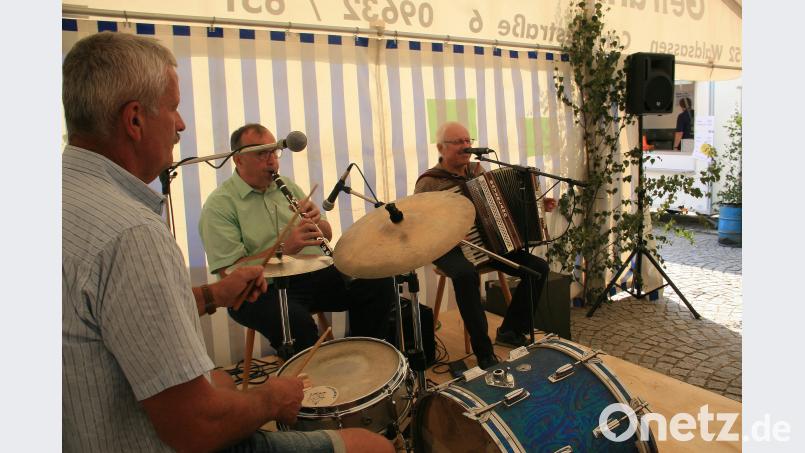 Für die Unterhaltung sorgt die &quot;Falkenberger Stodlmusik&quot;, von links Hans Schüner, Josef Franz und Ferdinand Lienerth. Bild: wro
