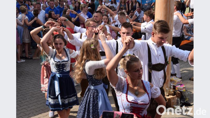 Das Mühlradl drehe sich trotz Windflaute hoch droben im Jura bei der Kirchweih in Mendorferbuch Bild: bö