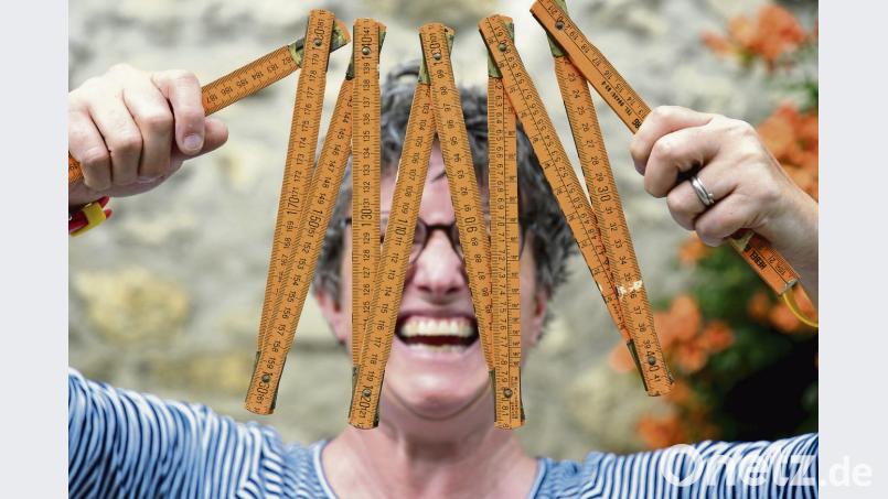 Ferienjob Volkszählung: AZ-Redakteurin Heike Unger war als Schülerin mit Formularen und Meterstab im Dienst des Staates in Nabburg unterwegs. Wissen durfte das damals aber keiner – dieser Job war peinlich. Bild: Petra Hartl