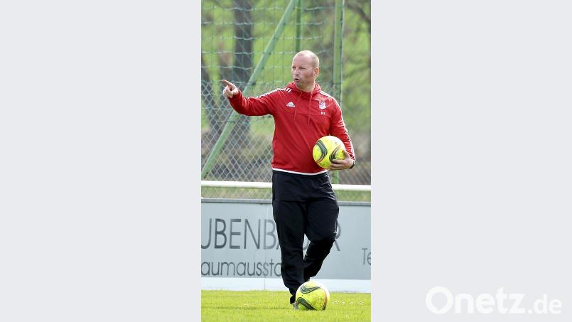Markus Kipry, Trainer SV Inter Bergsteig Amberg, setzte am Dienstag ein verschärftes Training an. Bild: Ziegler
