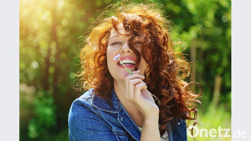 Genießen Sie die Sommersonne im Freien. Einfaches Vergnügen kostet kein Geld. Bild: stock.adobe.com/mariesacha