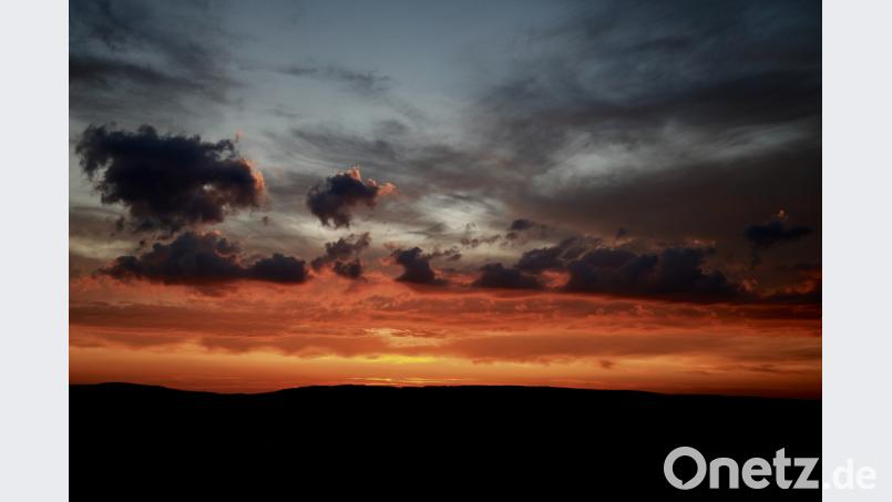 Über dem Berg in Pichlberg brennt der Himmel. Bild: idu