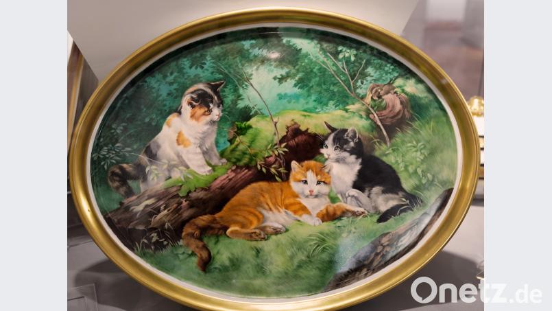 Tablett Katzenfamilie von Obermaler Hugo Veith. Handmalerei von 1931. Bild: tr