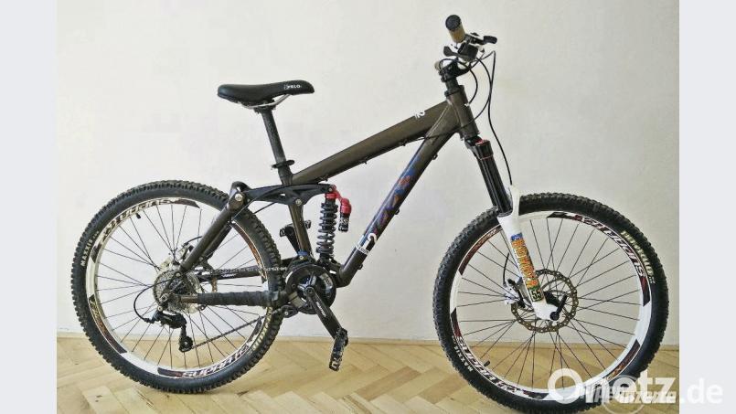 Der Besitzer des Mountainbikes legte der Polizei ein Vergleichsbild vor. Abweichend von diesem Foto sind am Lenker seines Radls weiße Griffe angebracht. Bild: Polizei