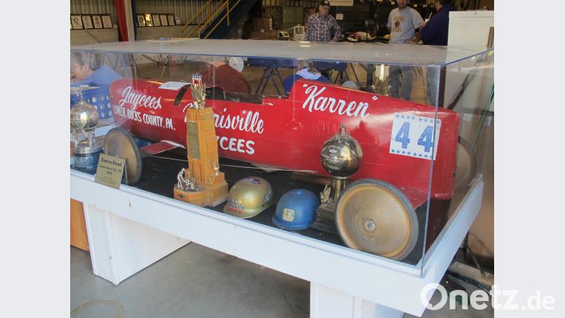 Die 11-jährige Karren Stead aus dem Landkreis (County) Lower Bucks in Pennsylvania beendete 1975 die Seifenkisten-Dominanz der Jungen und gewann in einer roten Liegekiste als erstes Mädchen das All American Soap Box Derby Bild: Karl Seiler