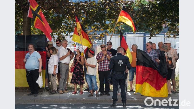 Teilnehmer einer Demonstration der islamfeindlichen Pegida-Bewegung. Bild: Sebastian Kahnert/ZB/dpa