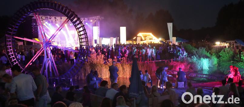 Partystimmung am Wasserrad auf dem LGS-Gelände: Der „Sommer in der Stadt“ soll im nächsten Jahr zurückkehren. Bild: Wolfgang Steinbacher
