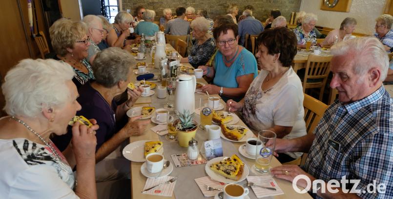 Die AWO-Senioren lassen es bei der Vorkirchweih krachen. Bis Montag grassiert nun im Flosser Amt das Kirwafieber. Bild: le