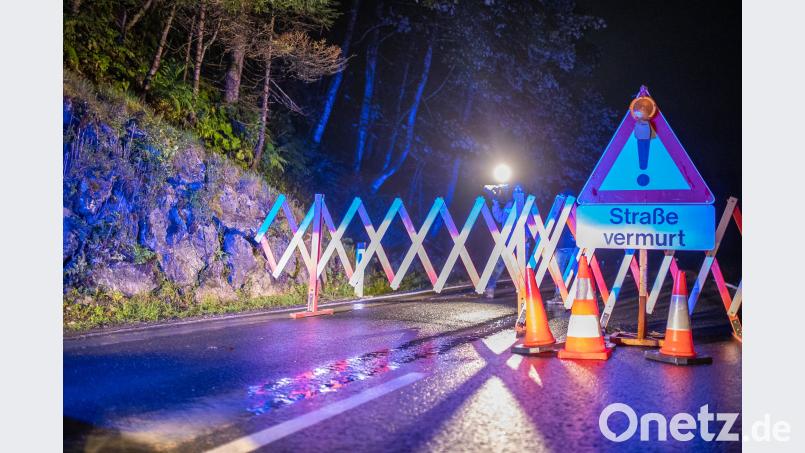 Schwere Unwetter haben im Pinzgau südlich von Salzburg Schlammlawinen ausgelöst und rund 250 Menschen zwischenzeitlich von der Außenwelt abgeschnitten. Bild: Expa/Dominik Angerer/APA/dpa