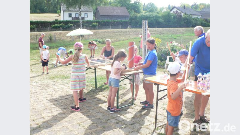 Sieben Spielstationen sind aufgebaut. Geschicklichkeit, Konzentration und eine ruhige Hand sind gefragt. Bild: lep