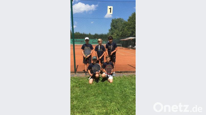 Die erfolgreichen Spieler: hinten stehend von links Tobias Melzner, Moritz Haas, Jakob Kleeberger; vorne knieend Konstantin Wuttke und Tim Geisler. Bild: exb