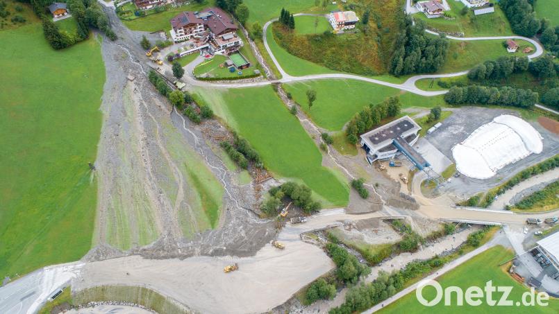 Schwere Unwetter haben im Pinzgau südlich von Salzburg Schlammlawinen ausgelöst und rund 250 Menschen zwischenzeitlich von der Außenwelt abgeschnitten. Bild: Expa/APA/dpa