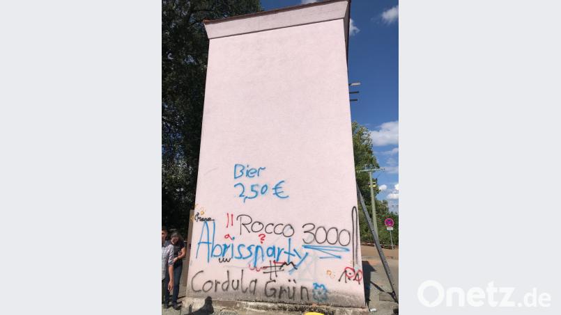 Das alte Transformatorenhaus in Hütten wird abgerissen. Bild: sne