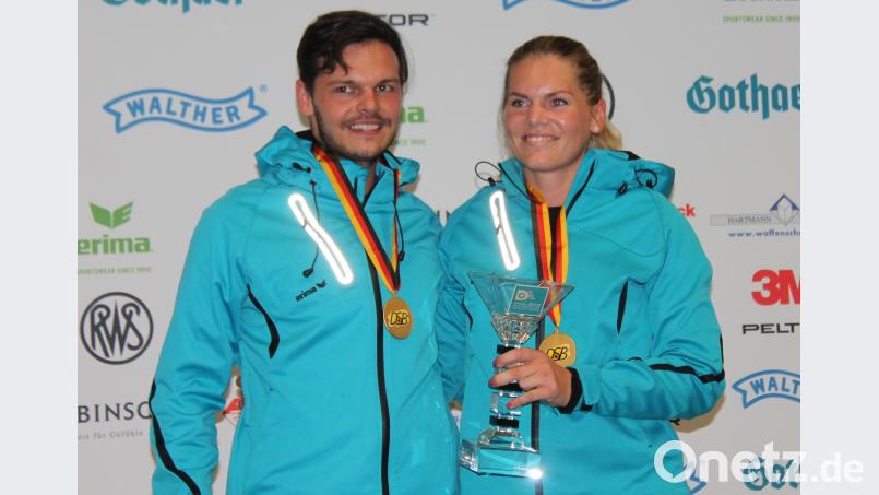 Die Sportschützen Julia Simon und Benjamin Moser sind mit dem Luftgewehr Deutscher Meister im Mixed-Teamwettbewerb. Bild: dl