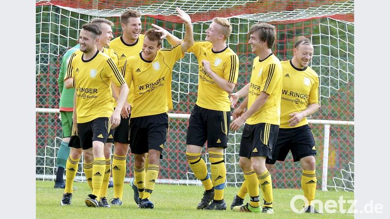 Da jubeln die Hahnbacher über den Sieg in letzter Sekunde. Bild: Ziegler