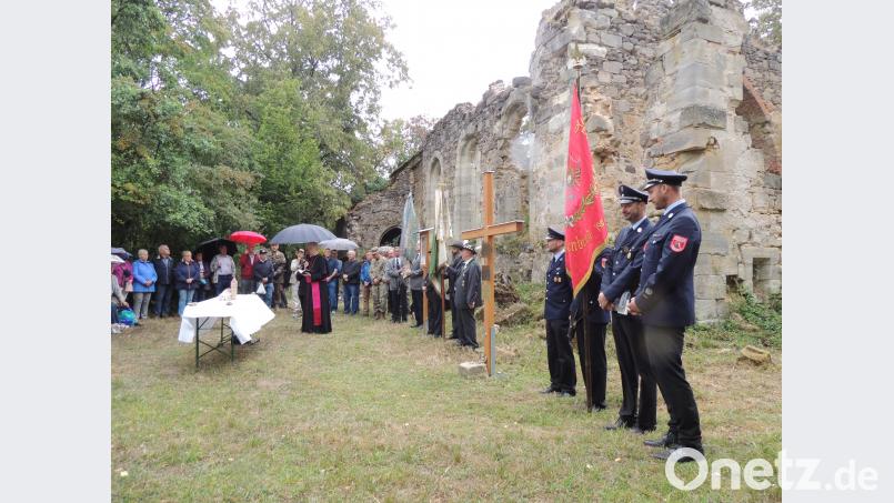 Weihbischof, Heindl, Fahnen Bild: mor