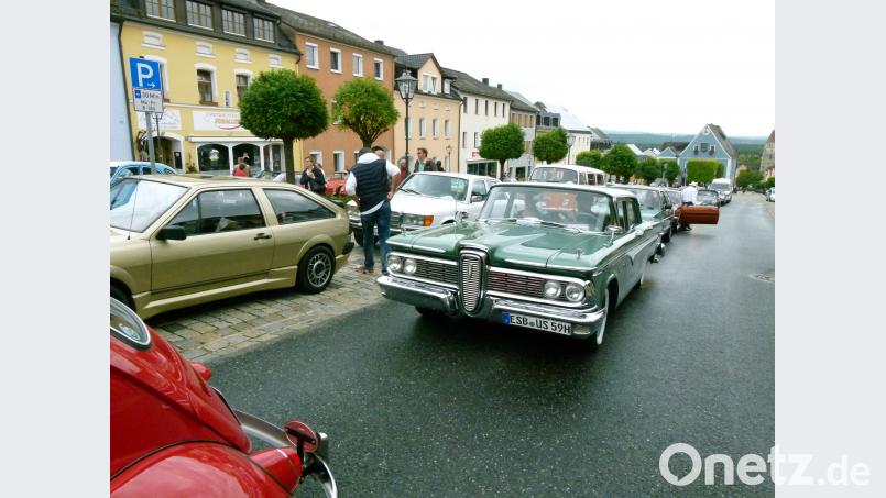 Besonderer Blickfang am Karlsplatz: Ford-Edsel, Baujahr 1959, 4,9 Liter, an nur 110 847 Kunden verkauft. Bild: rn