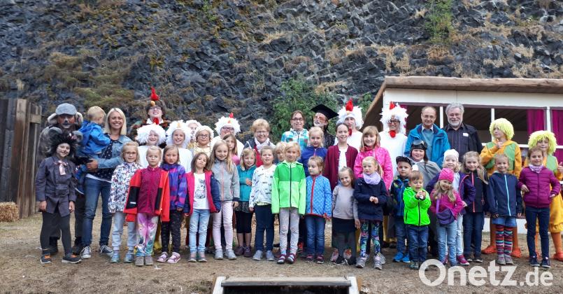Der Kinderkirchenchor Pressath ist zu Besuch beim Basalttheater in Parkstein. Bild: exb