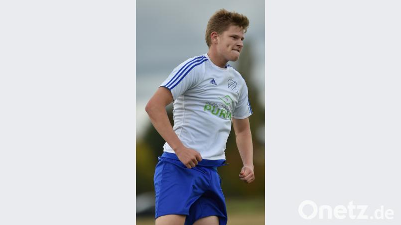 Benedikt Kormann traf in der 75. Minute zum Tor des Tages: Mit 1:0 gegen den SSV Paulsdorf feierte die SpVgg Schirmitz den ersten Saisonsieg. Bild: Alfred Schwarzmeier