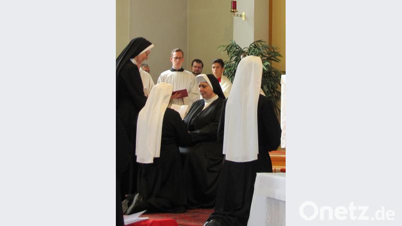 Zeitliche Profess mit (von links) Provinzoberin Sr. Lucilla, Sr. Hannah, Generaloberin Sr. Anezka und Sr. Esther. Bild: sck