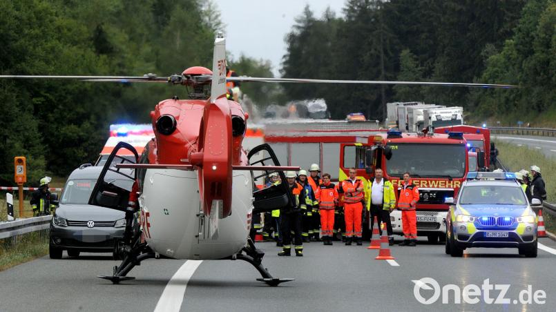 Der Rettungshubschrauber Christoph Nürnberg landet auf der Autobahn. Bild: gf