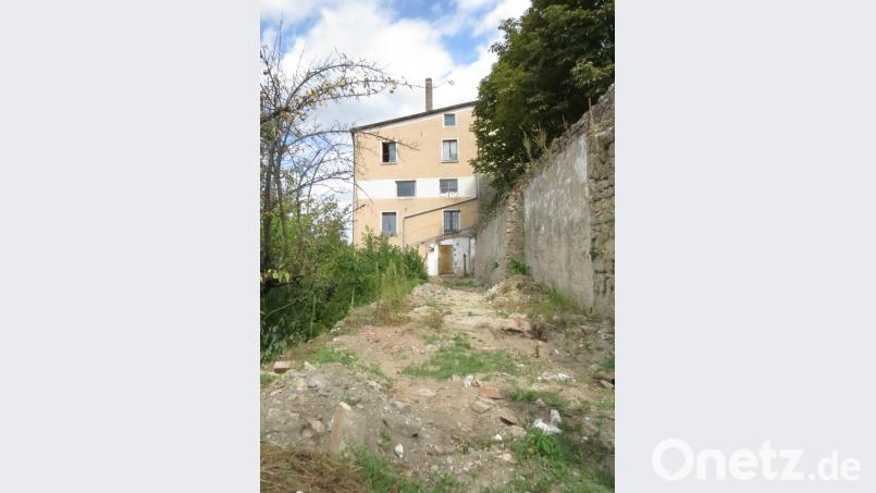 Der Anbau der ehemaligen Zinngießerei ragt genau in den Weg hinein. Hier muss eine Lösung gesucht werden. Bild: Tietz